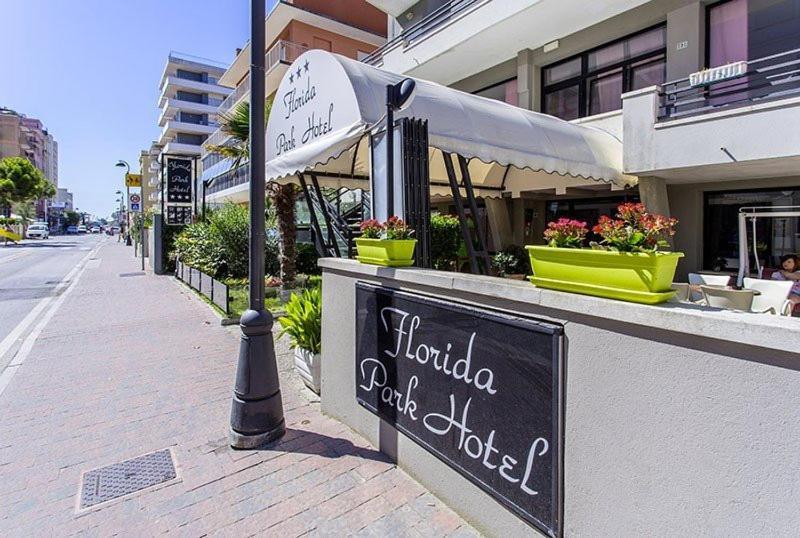 Florida Park Hotel Белариа-Игеа Марина Екстериор снимка